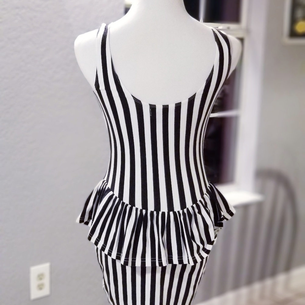 Forever 21 Bodycon Dress - Picture 2 of 3